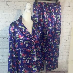 Lg Floral Satin Pajama Set. Man tailored button down top. Elastic waistband. Exc